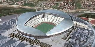 Broşürde, i̇stanbul'daki atatürk olimpiyat stadı'nın yenilenerek üstünün kapatılacağı, 72 bin olan kapasitesinin de 92.208'e yükseltileceği belirtiliyor. Taraftarin Cile Cektigi Ataturk Olimpiyat Stadi Na Terim El Atti