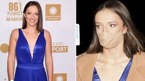 Teenager iga świątek becomes the first polish player to win a grand slam singles title, beating american fourth seed sofia kenin without dropping a set in the french open final. Iga Swiatek Na Przymiarkach U Violi Piekut W Innej Kreacji Kozaczek