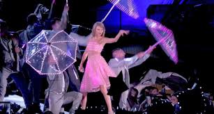 In un'intervista con il new yorker del 2011, taylor swift si descrisse come una cantautrice: Taylor Swift S New Romantics Music Video Finally Available On Vevo Anyone Can Watch Now Directlyrics