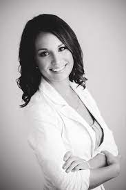 An Example Of What I Don T Want Formal Obviously Staged Unnaturally Posed Flattering Yes Headshots Women Business Portrait Photography Business Photoshoot