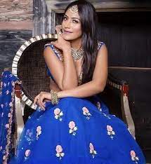 Officialsurbhic Surbhichandna Indian Wedding Bride Engagement Hairstyles Fashion