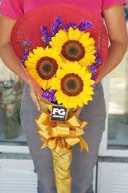 Pin By Maya4ever On Flowers Arrangements In 2021 Online Flower Shop Flower Arrangements Sand Gifts