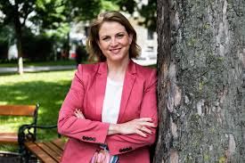 She is also the leader of the party's parliamentary group in the. Uber Mich Beate Meinl Reisinger