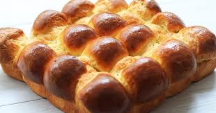 Dans La Cuve De Votre Robot Patissier Muni Du Crochet Mettez Les œufs Emiettez La Levure Dans Les œufs Pour Une Brioche Butchy Recette Brioche Butchy Brioche