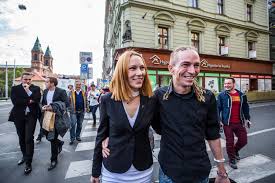 Ivan bartoš (born 20 march 1980) is a czech software architect, activist, politician and a member of the chamber of deputies of the czech republic since october 2017. Flowcast S Ivanem Bartosem O Harmonii Se Stan A Hrani Na Harmoniku Flowee