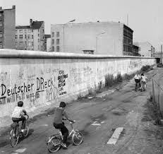 Berlin Geleilten Stadt An Der Berliner Mauer Etwa Mitte 1980er Jahre Mit Bildern Berliner Mauer