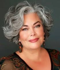 Simone Hewitt's Instagram, Twitter & Facebook