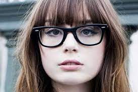 Bangs And Glasses Hairstyle Ideas Hair World Magazine Franja E Oculos Usando Oculos Cabelos Da Moda