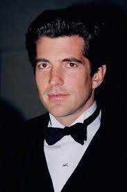 TIL JFK Jr sitt kallenavn, "John-John", var fordi en reporter misforsto JFK  som kalte ham "John" to ganger raskt etter hverandre, og navnet ble ikke  brukt av familien hans. : r/todayilearned