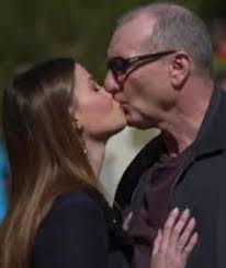 Welches Paar hat sich am meisten geküsst? : r/Modern_Family