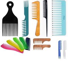 Resultado de imagem para  cabelo cacheado e pentes 