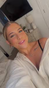 Savannah Hodge's Instagram, Twitter & Facebook