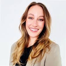 Kellie Darling's Instagram, Twitter & Facebook