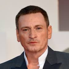 Актеры, режиссеры и продюсеры фильма Круиз по джунглям: Тайна Вальверде