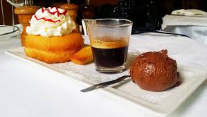 Cafe Gourmand De Vin Maree Pour Une Fin De Repas En Beaute Vinetmaree Finderepas Cafegourmand Cafe Gour Dessert Gourmand Gourmandise Cafe Gourmand
