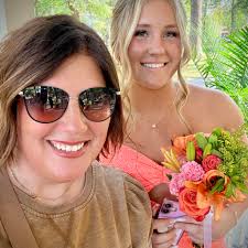 What type of shirt is best for a loose fit?