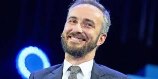 Böhmermann was born and raised in bremen. Jan Bohmermann Durchleuchtet Am Freitag Bei Lass Dich Uberwachen Sein Publikum