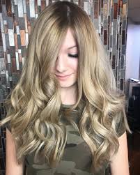 It is a long wavy haircut based on layers that allow a controlled disorder that maintains the hairstyle in the middle of the mane and reinforces the ends, making them take center stage. The Top 24 Long Wavy Hair Ideas Trending In 2021