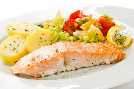 Riscaldate un po' di burro, unite cipollotto fresco e il salmone tagliato a striscioline e fate cuocere qualche minuto, poi unite qualche cucchiaio di panna. Come Cucinare Il Salmone In Padella Al Forno E Alla Griglia Foto Ginger Tomato