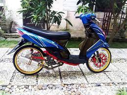Bagi anda pecinta motor modifikasi motor matic dan sedang mencari referensi tentang modifikasi maupun ide unik tentang modifikasi motor mio babylook warna biru. Modifikasi Mio Warna Biru Modif Motor Terbaru 2019