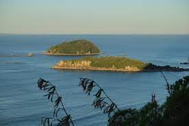 File Motuotau Island And Moturiki Island Jpg Wikimedia Commons