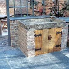 Excellent Pic Barbacoa Piedra Style Kempische Bouwmaterialen Oude Wasbakken Dans Quel Ca En 2020 Evier De Jardin Evier Exterieur Amenagement Jardin En Pente