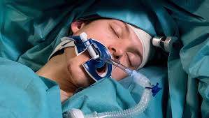 Die jungen Ärzte: Riskantes Experiment – Florian Osterwald bringt sich in  große Gefahr | BUNTE.de