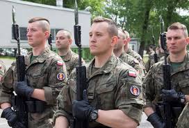 Höchste priorität stellt für uns die qualität der angebotenen artikel zu fairen preisen dar. Unbetitelt Germangaysoldiers Via Me At The Bundeswehr By Military Men Men In Uniform Military Personnel
