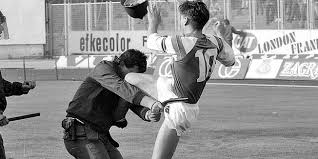 L'ultima volta che era successo la serbia si chiamava ancora jugoslavia, comprendeva ancora il montenegro ed era reduce. Un Calcio Di Boban Alla Jugoslavia Quando Da Una Partita Di Calcio Si Passo Poi Allo Scontro Nazionale Gli Incidenti Di Zagabria Del 1990 Il Dolomiti