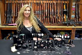 Call a local jewelry store or check with an online source, such as www.goldprice.org, to verify the current market price for gold before you sell. Cash For Gold Auburn Wa We Buy Gold Auburn Sell Gold