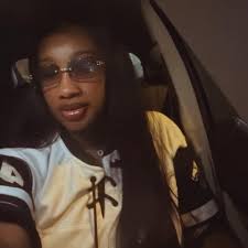 3AM out now featuring me 🔥🔥🔥 this that real throwback RNB type vibe  @itshoneybxby snapped