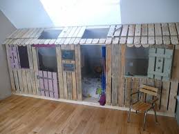 Lit Enfant Cabane Meuble Palette Jpg 760 570 Maison En Bois De Palettes Chambre Enfant Mobilier De Salon