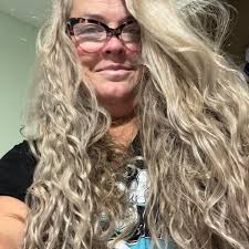 What are some do's and don'ts for Mickey's Very Merry Christmas Party?