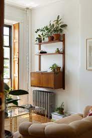 A 400 Square Foot Studio Feels Spacious And Serene Despite The Small Size Small Apartment Decorating Studio Apartment Decorating Small Apartments