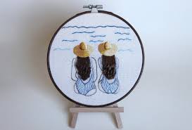 If you want to have very curly hair use an object with a small diameter like a sock knitting needle or a wooden. Bernitabroderie Ø¯Ø± ØªÙˆÛŒÛŒØªØ± Embroidered Friends With 16 Cm Hoop Embroidery Art Hoop Art Hair Embroidery Wall Decor Contemporary Embroidery Art Gift Embroidery Https T Co 57c7lan526 Kids Tabletop Embroidery Broderie Modernembroidery