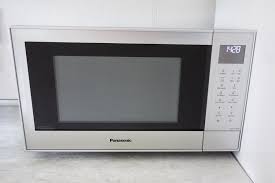 Wird der netzschalter länger als vier sekunden betätigt, führt dies zum sofortigen abschalten der stromversorgung. Werbung Produkttest Heissluft Slim Kombi Mikrowelle Von Panasonic Und Ein Rezept Fur Marmorkuchen Muffins Herzelieb