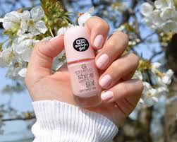 Depuff eye serum super fine eyeliner pen makeup and baking sponge. Essence Shine Last Go Gel Nail Polish 04 Millennial Pink And 16 Feme Fatal Lana Talks