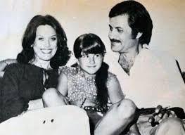 Как утверждает энистон, хирурги дважды занимались ее носом. Dzhon Eniston John Aniston Biografiya Informaciya Lichnaya Zhizn Foto