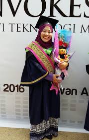 For more information and source, see on this link : Myuniversiti Com Portal Maklumat Pendidikan Rusilawati Penerima Ijazah Kelas Pertama Uitm