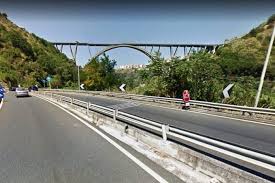 Jun 10, 2021 · dopo il crollo del ponte morandi dovevamo alle vittime, ai loro familiari e all'intero paese un gesto forte nei confronti di atlantia. Catanzaro Salvato 30enne Catanzarese Che Vuole Gettarsi Dal Ponte