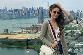 Watch short videos about #rey_mbayang on tiktok. Bikin Salah Fokus 5 Foto Cinta Laura Pamer Perut That Abs Matamata Com