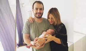 La familia perfecta, desayunos en los que había de todo. Aaron Guerrero Chechu En Medico De Familia Se Convierte En Padre Por Primera Vez Noticias Hola Com