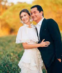 Acun ilıcalı ile uzun yıllardır devam eden birlikteliğini nikah masasında sonlandırmaya hazırlanan şeyma subaşı, gelinlik modellerini denemeye başladı. Seyma Subasi Acun Ilicali Dugununun Sik Detaylari