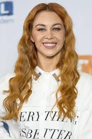 Ich will die haare auch so haben aber hab keine ahnung welche genaue farbe das ist:s. Oana Nechiti Das Stylische Leben Der Dsds 2019 Jurorin Gala De