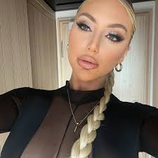 Az (@makeupofaz) • Instagram photos and videos