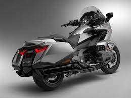 The 2018 Honda Gold Wing Is Lighter And So High Tech It Has Apple Carplay Honda F6b Honda Motorcycles Honda Bikes