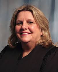 Kim Eaton's Instagram, Twitter & Facebook