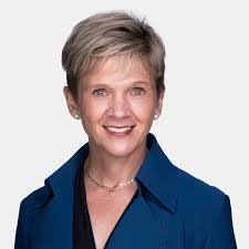 Suzanne Hewett's Instagram, Twitter & Facebook