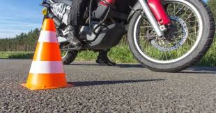 Die Fahrschule Spuler Aus Endingen Bietet Theoriekurse 2 Phasen Ausbildung Lernfahrausweise Motorrad Grundkurse Verk Fahrschule Lernfahrausweis Ausbildung