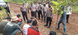 Check spelling or type a new query. Sidak Tambang Di Batu Putih Kapolres Kolut Kalau Masih Ilegal Kami Tindaki Koran Sultra